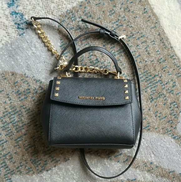 Michael Kors Handbags - Michael Kors Karla black mini crossbody